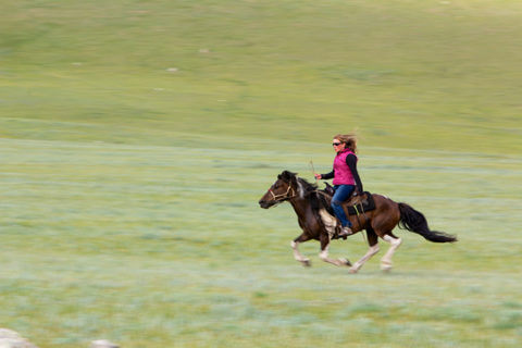 Next Tribe Mongolian horse trekking women