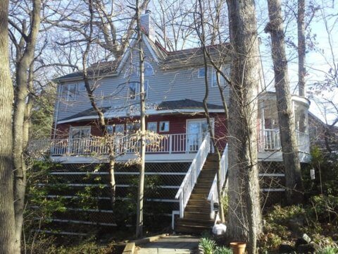 Eco Friendly Living: The exterior of Diane's super "green" house