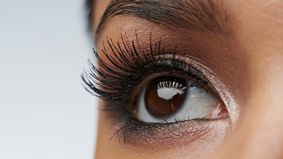 900px x 506px - Fake Eyelash Obsession: Can There Be Too Much of a Good Thing?